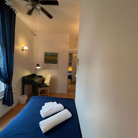 Chambres El Mediterraneo Rooms Монреаль Номер фото