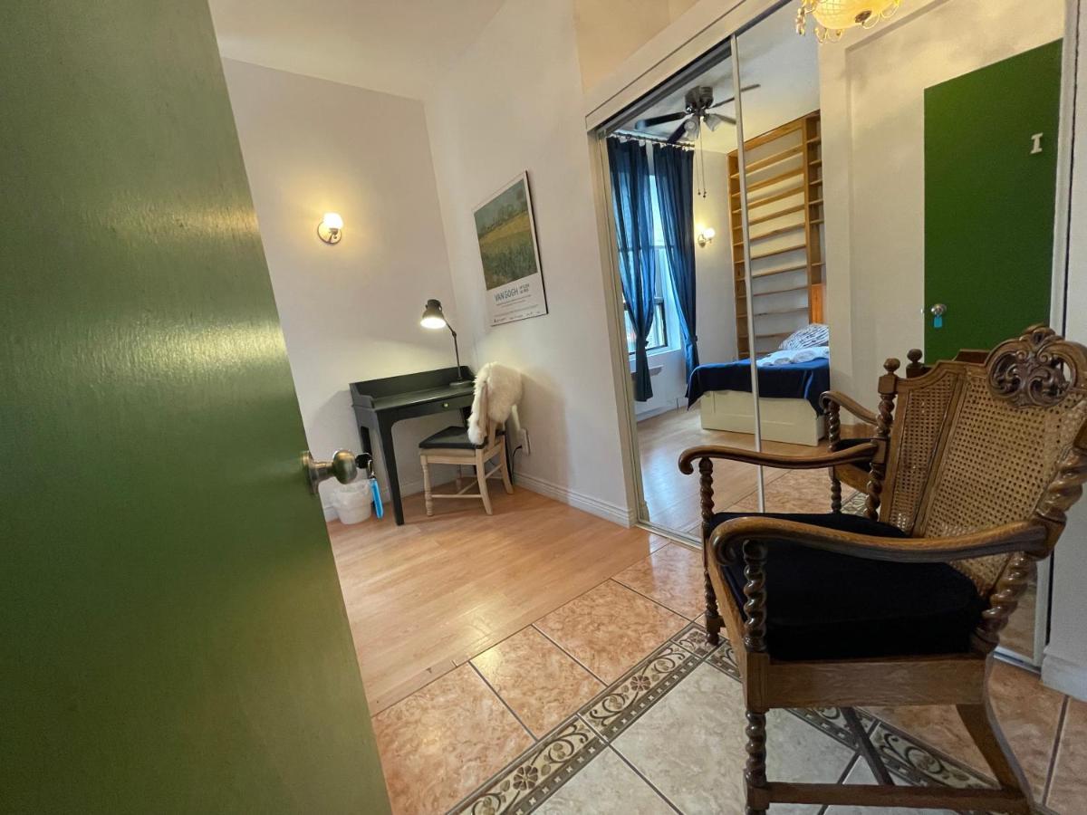Chambres El Mediterraneo Rooms Монреаль Экстерьер фото